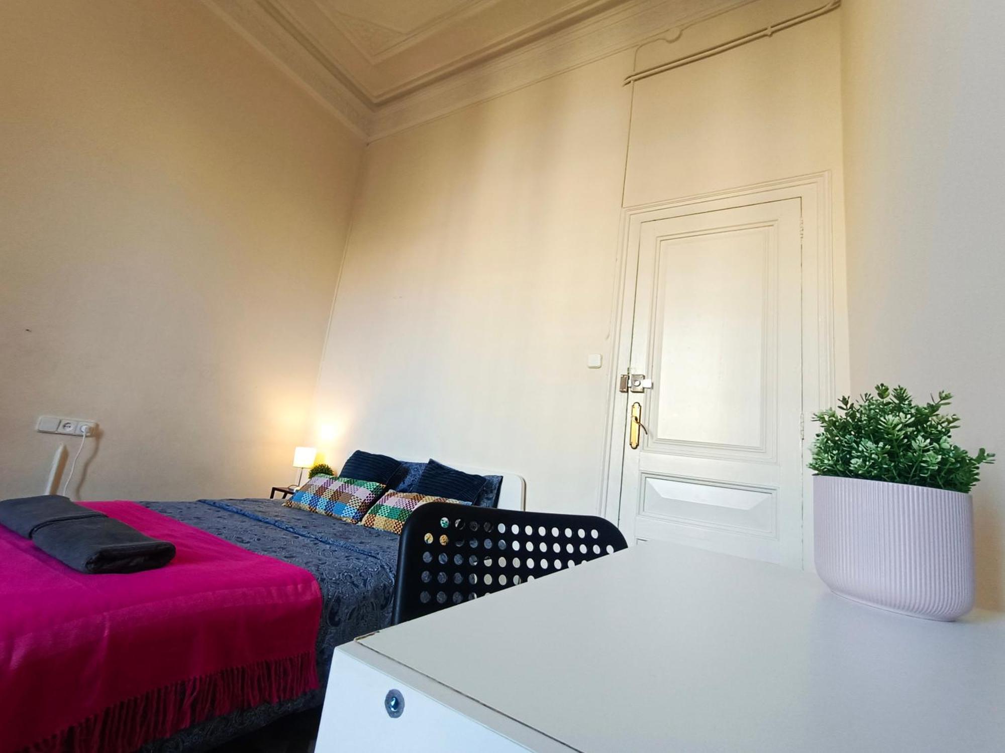 By Urquinaona Rooms Барселона Экстерьер фото
