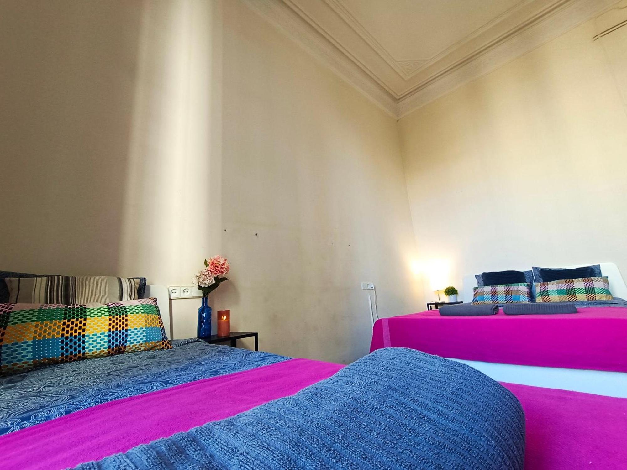 By Urquinaona Rooms Барселона Экстерьер фото